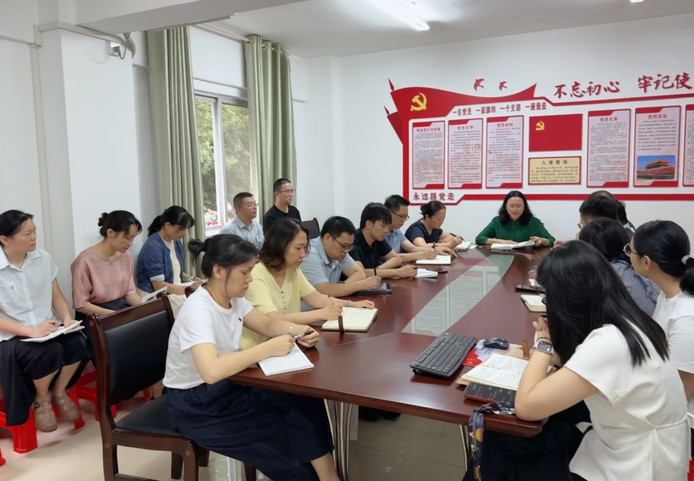 说明: F:\农萍萍\办公室\年度考核材料\2025年\年底材料参考\2025年党支部材料\党课\9.10周艳娥校长做降本增效主题党课议、三三三学习集体学习\1 (4).JPG